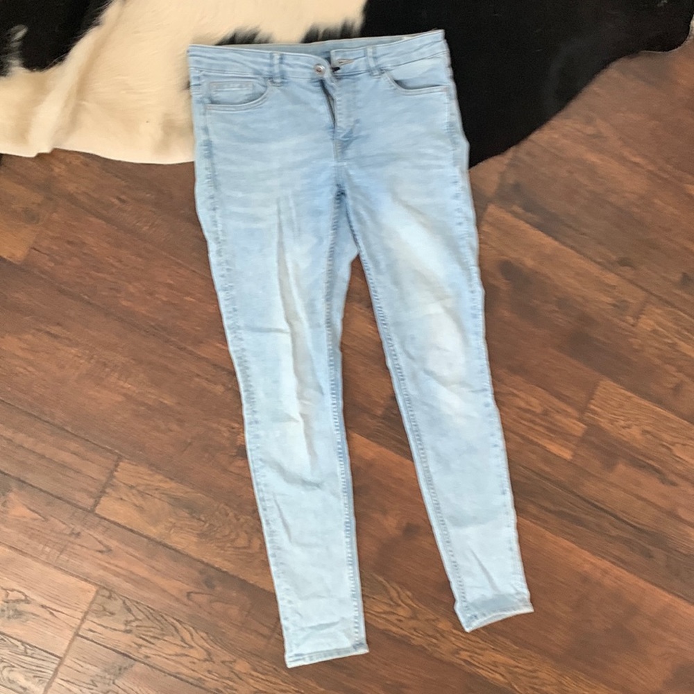 Light wash size 8 skinny jeans